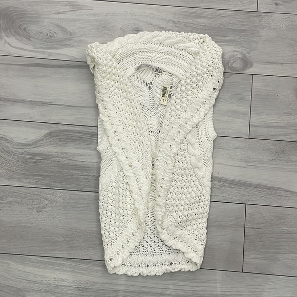 Knitted Drape Vest - Picture 3 of 6